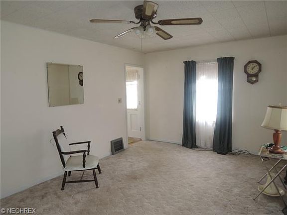 4th image of 876 Central Parkway Ave SE