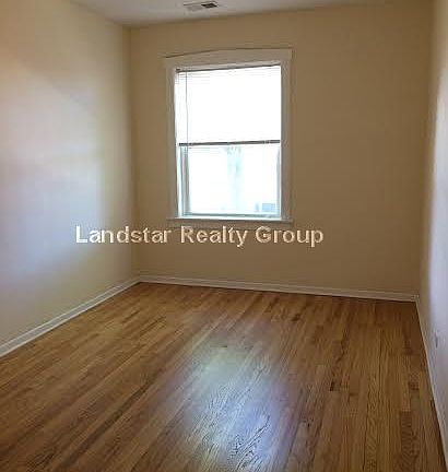 3rd image of 3753 W Sunnyside Ave #1