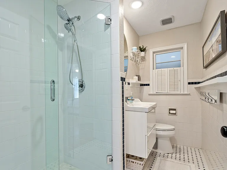 1010 Virginia Dr — Photo 19