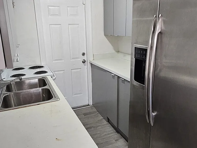 NW 15th Ave — Photo 16