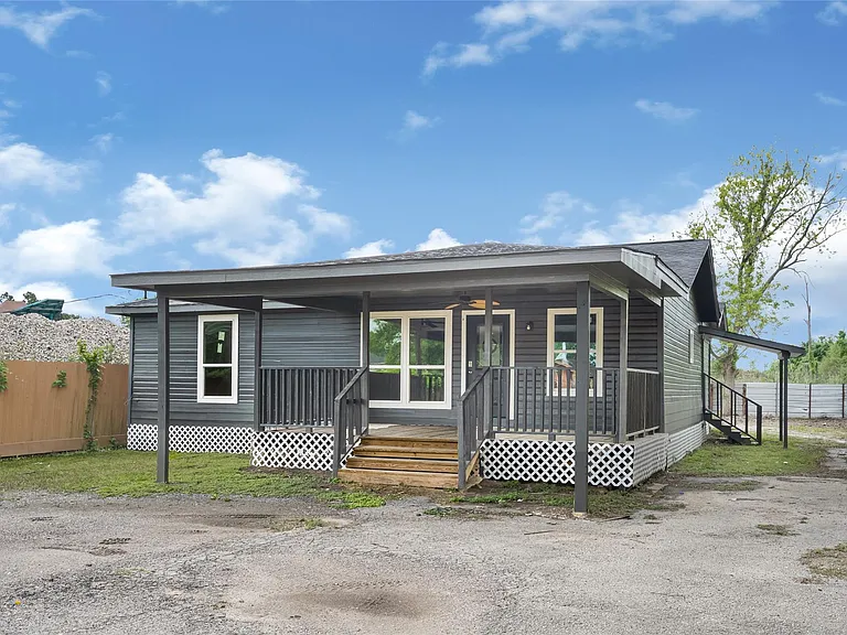 2631 Mansfield St — Photo 2
