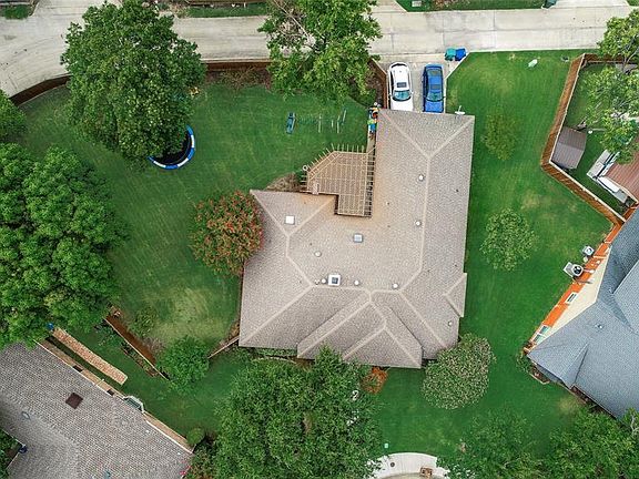 5th image of 2326 Dundee Pl