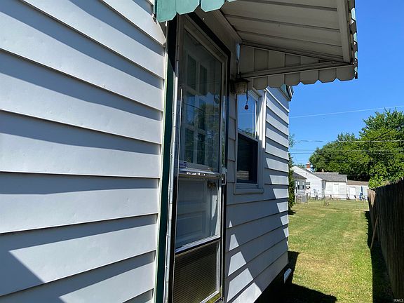 4th image of 706 S Lake St