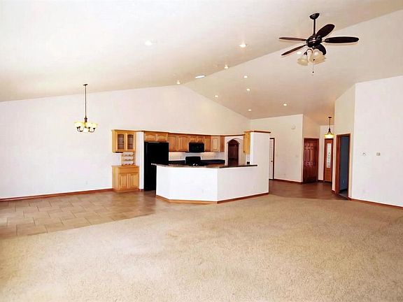 4th image of 762 Daylily Drive