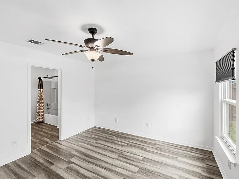 229 J E Brown Ln — Photo 14