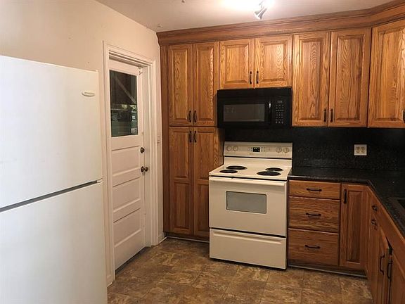 2nd image of 708 Parkway Dr