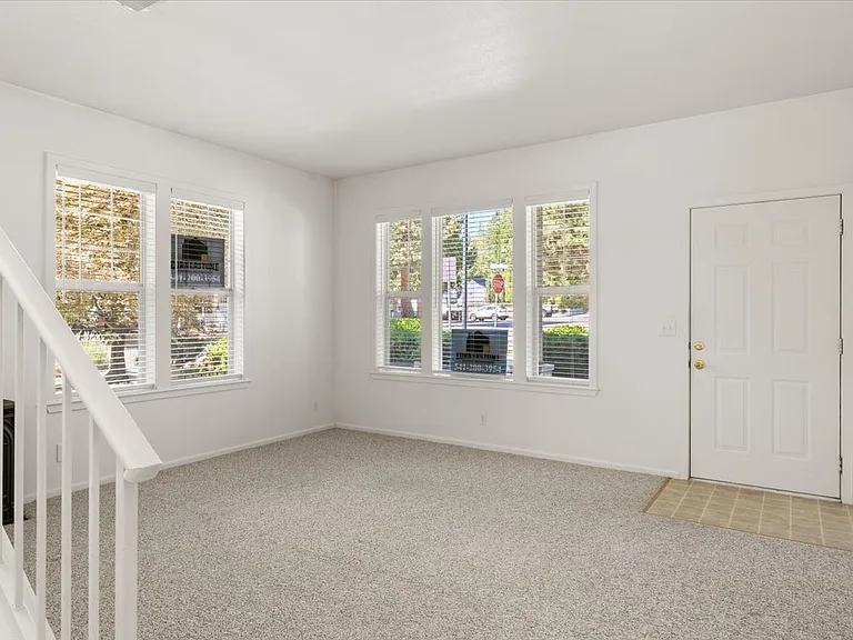 100 Jackson Creek Dr — Photo 5