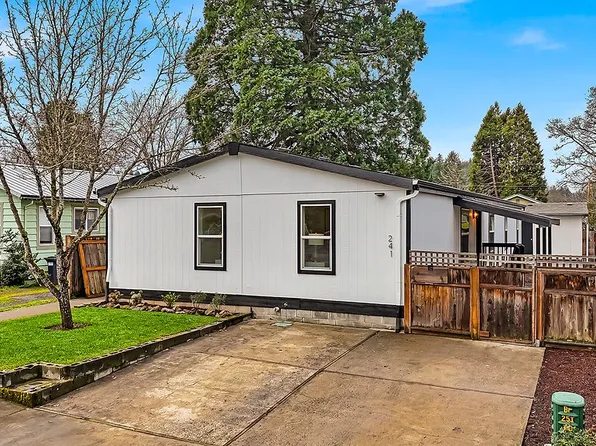 241 NW Wade St, Estacada, OR 97023