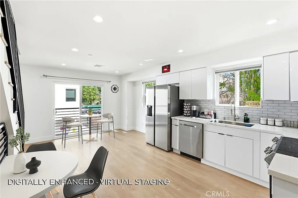 4 bed, 1500 sqft, $4,500 — Photo 2