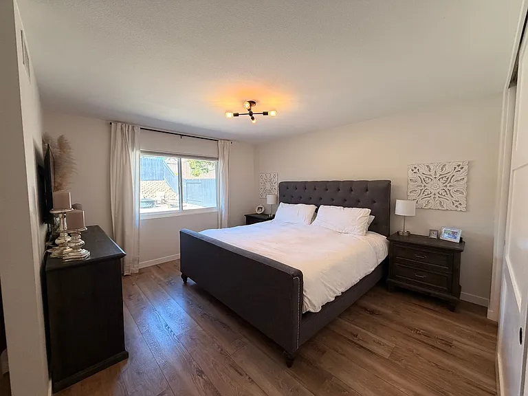 5255 Goldenridge Ct — Photo 14