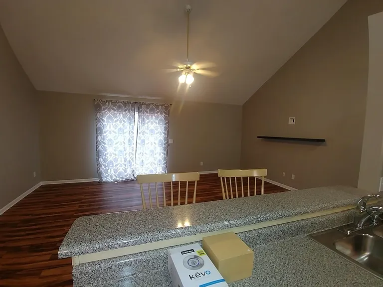 605 Habersham Ln — Photo 10