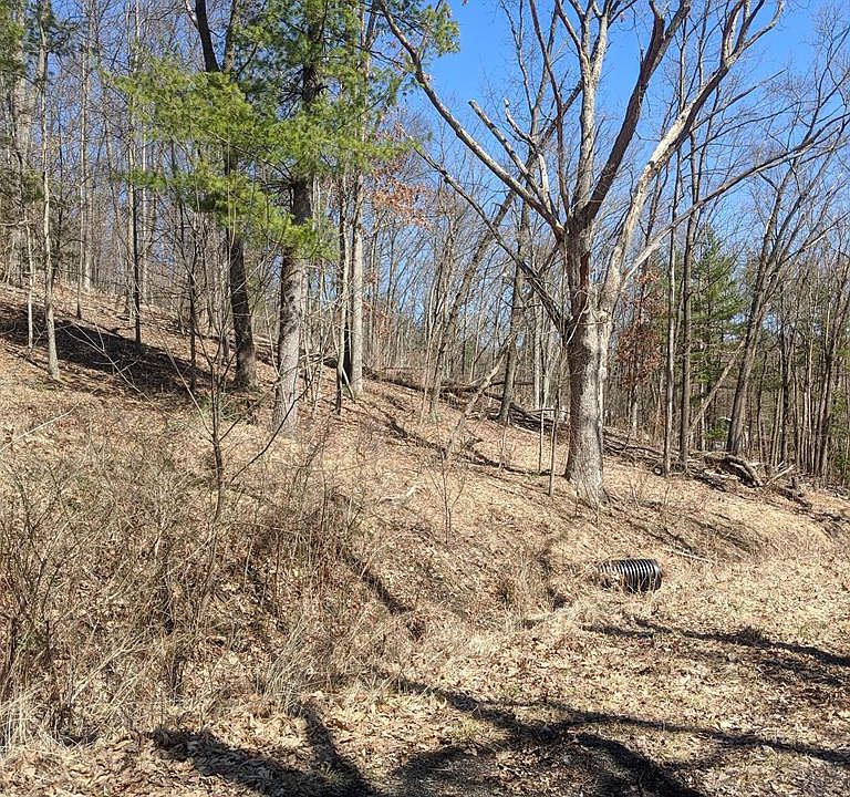 2nd image of 1706 Pinnacle Rd