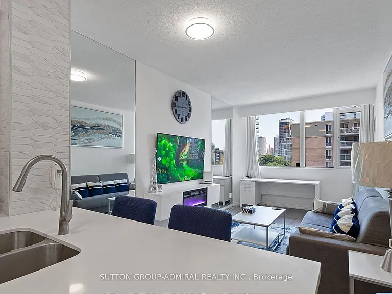 555 Yonge St #510 — Photo 29