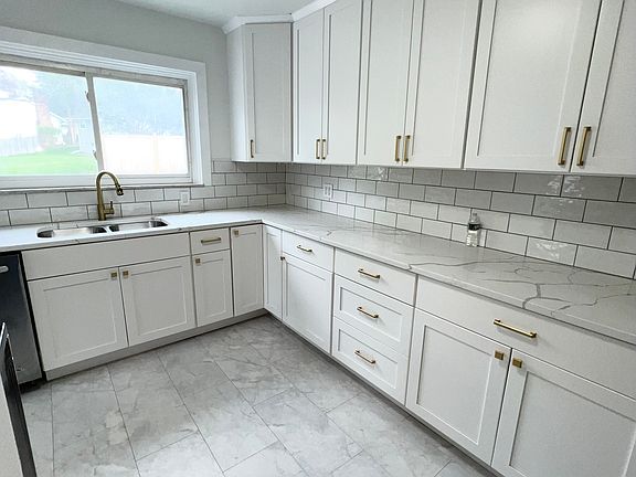 5th image of 105 Enfield Pl