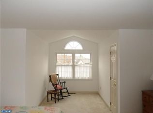 32 Manchester Ct, Berwyn, PA 19312