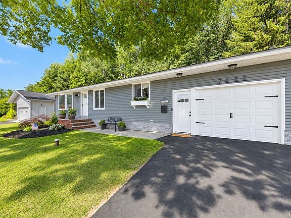 3rd image of 7422 Rosewood Cir