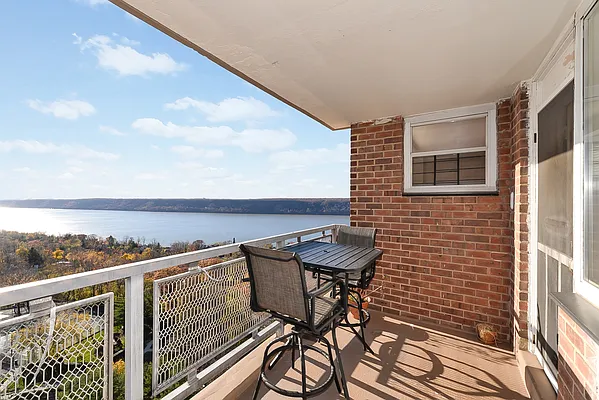 Sold by Re/Max In The City | media 29