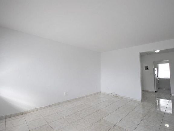 3rd image of 1511 Michigan Ave #2nd