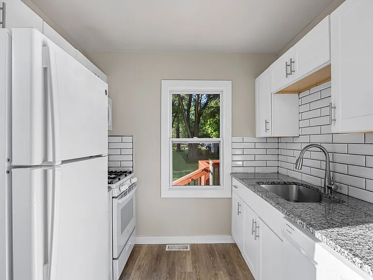 417 E Wall Ave — Photo 3