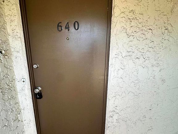 4th image of 638 N Vista St
