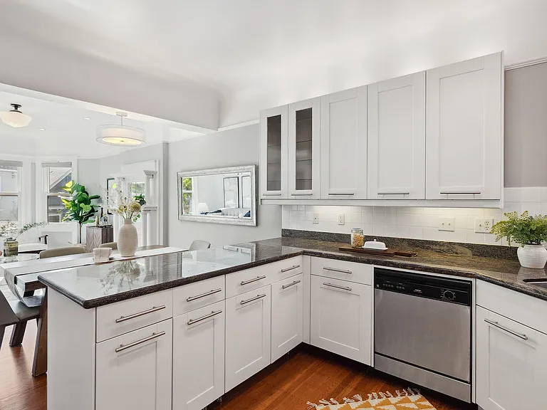 49 Cortland Ave — Photo 14