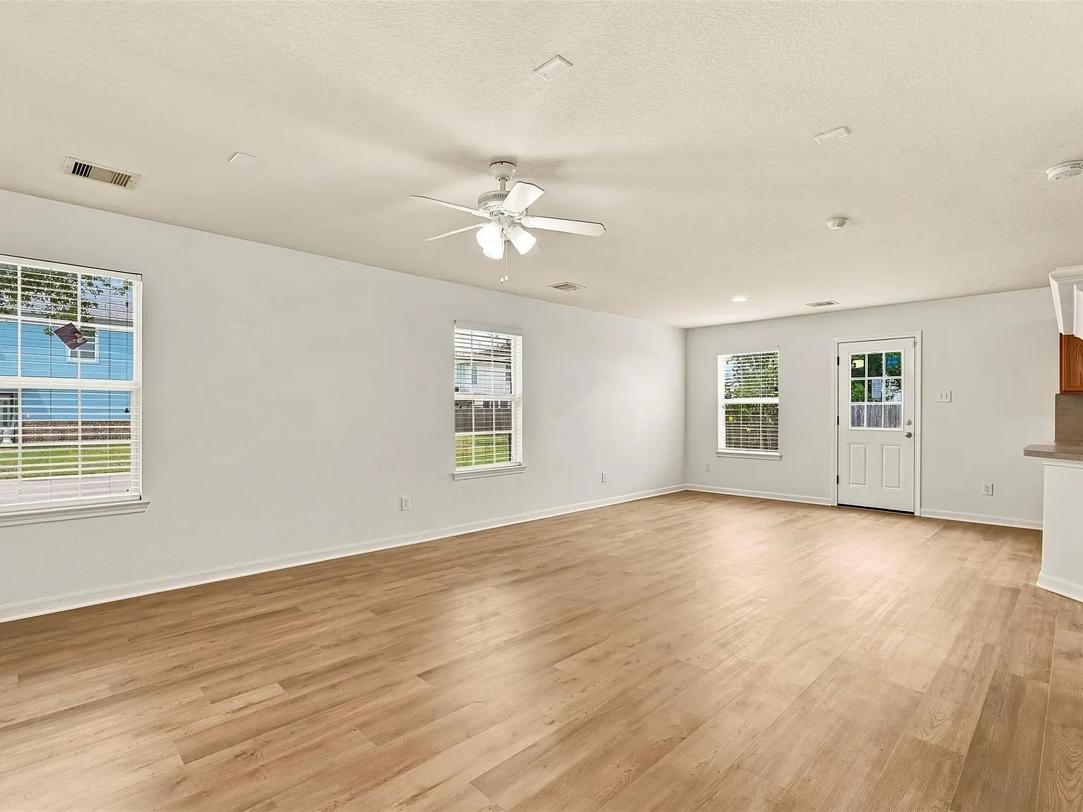 3 bed, 2.0 bath, 2038 sqft, $1,950 — Photo 4