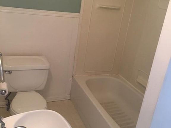 Bathroom with pedestal sink