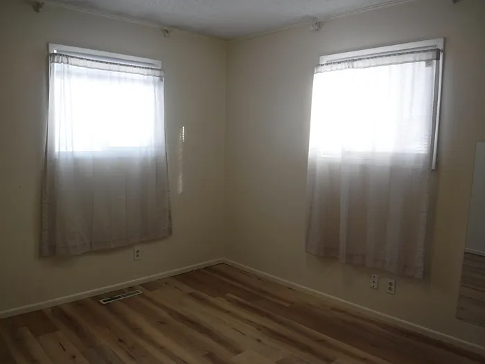 556 Montana Ave — Photo 17