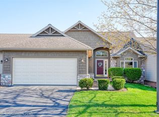 2243 Willow Tree Dr, Brighton, MI 48116