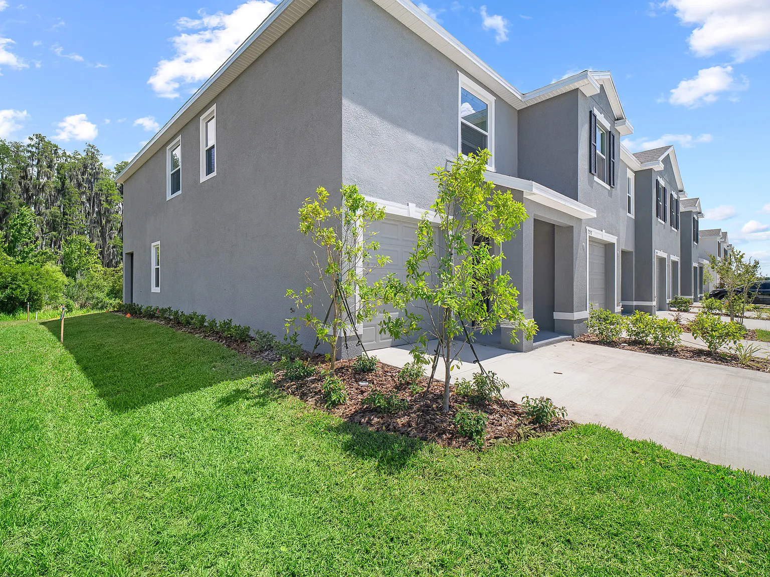 3 bed, 2.5 bath, 1758 sqft, $2,400 — Photo 2