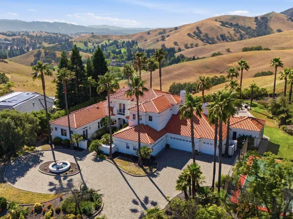 27 Eagle Ridge Ln, Danville, CA 94506