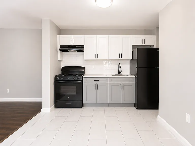 163 Hillside Ave #2R — Photo 2
