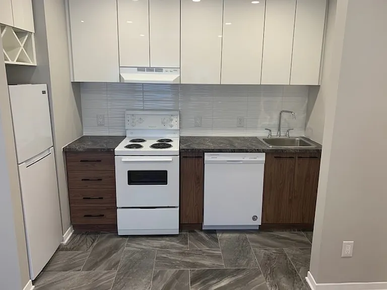 55 Sweetland Ave — Photo 4