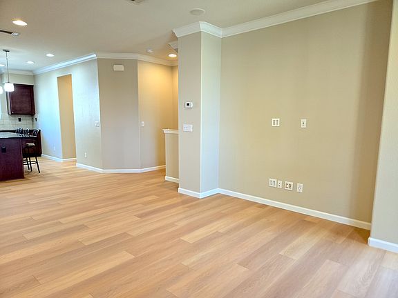 2nd Floor, Living