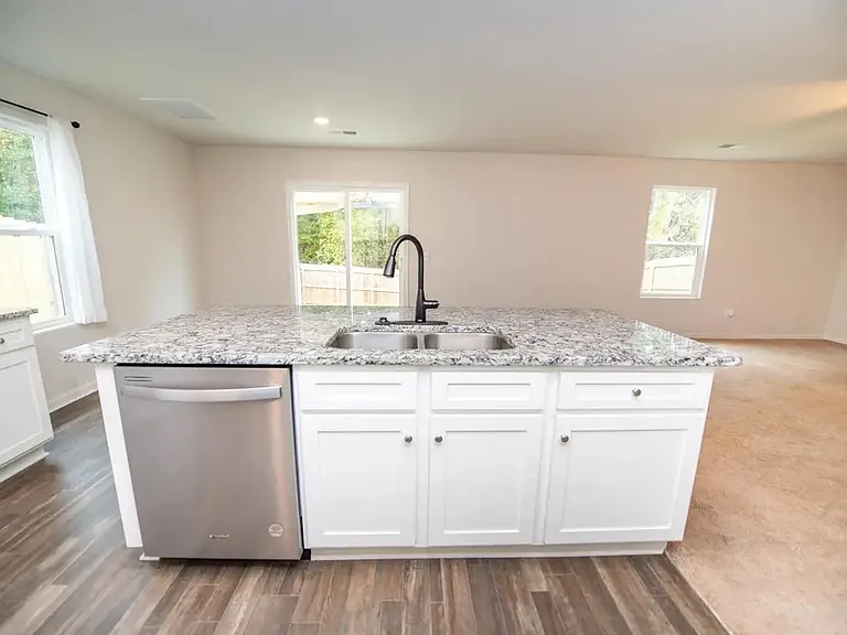 2228 Southlea Dr — Photo 7