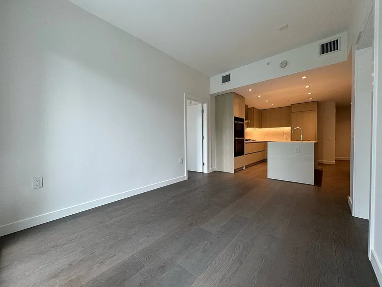 5168 Cambie St #213 — Photo 11