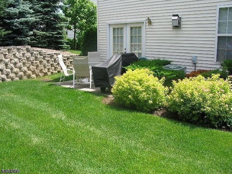 313 Winthrop Dr — Photo 24