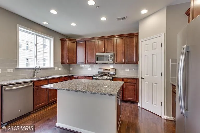 408 Saint Martins Ln — Photo 5