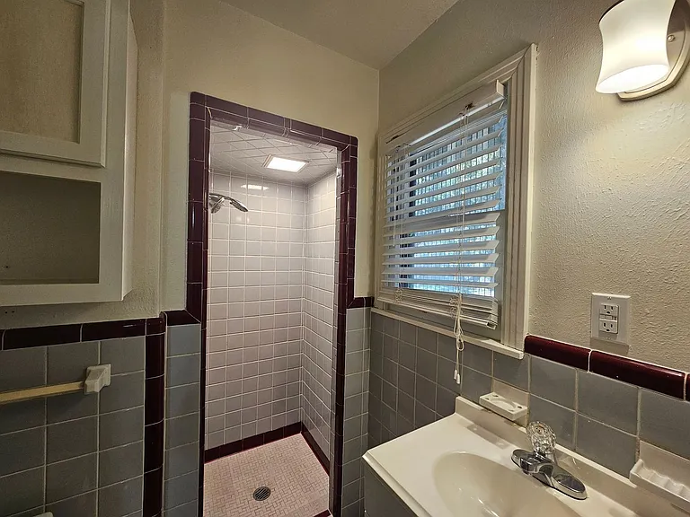 1506 Live Oak Dr — Photo 11