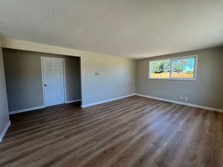 324 N Central Dr — Photo 5