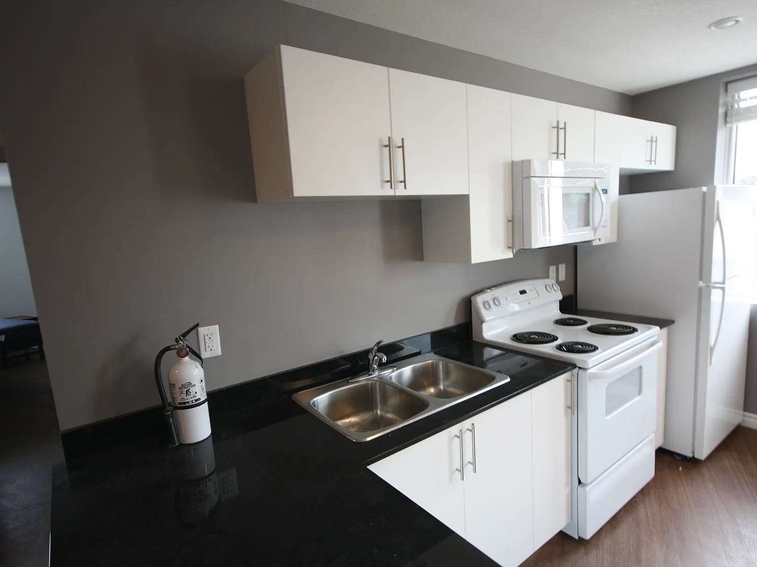 1100 Main Street West Hamilton — Photo 2