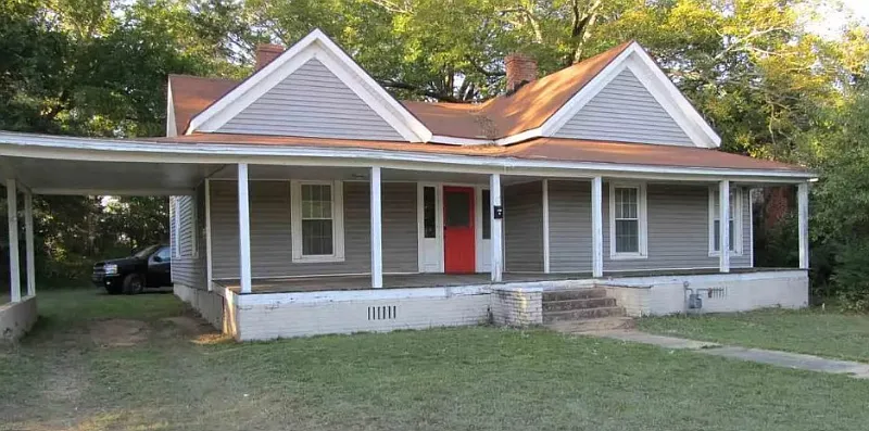 521 E Greer St — Photo 2