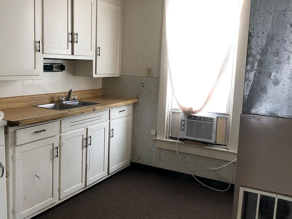 503 S Maple St Monticello IA Zillow