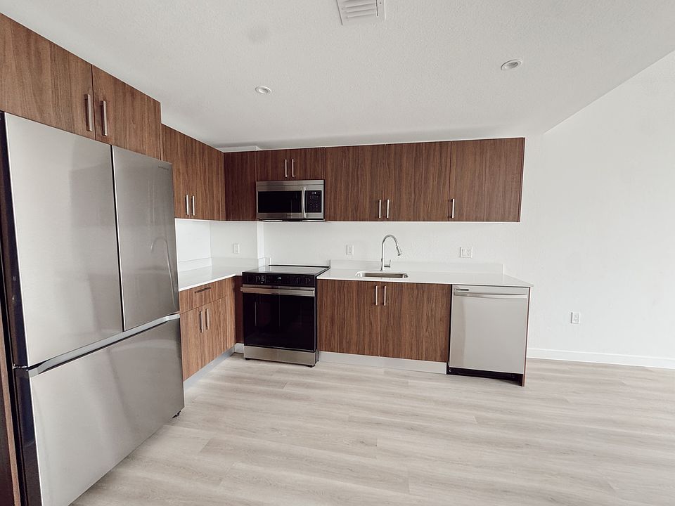 1st image of 930 NW 39th Ave #B