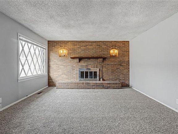 5th image of 1907 Sun Valley Rd