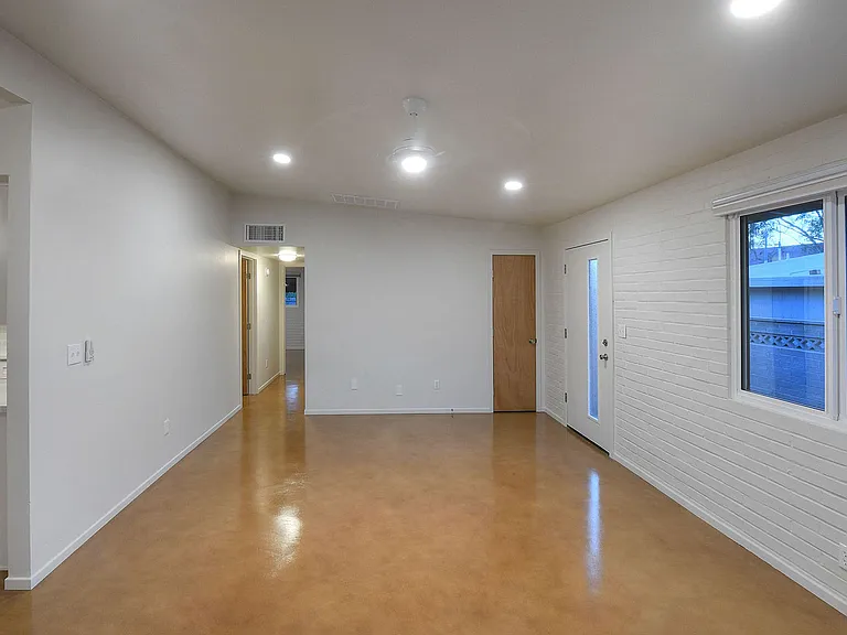 1445 N Arcadia Ave — Photo 15