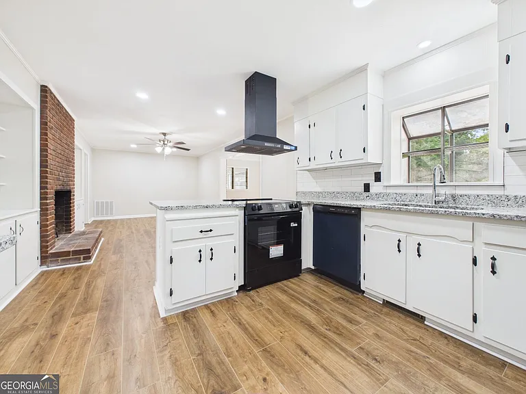 1881 Tanglewood Rd — Photo 8