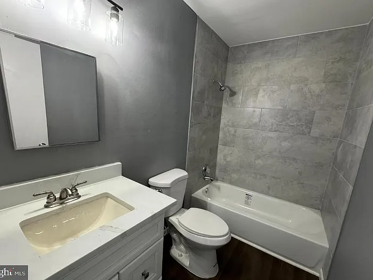 32 Edgewater Ave #B — Photo 11