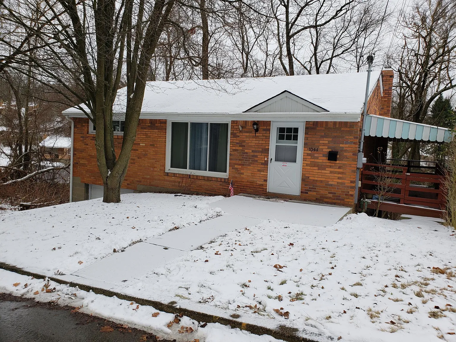 1044 Premier St photo 1