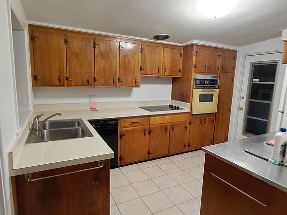 5th image of 530 Byron Rd